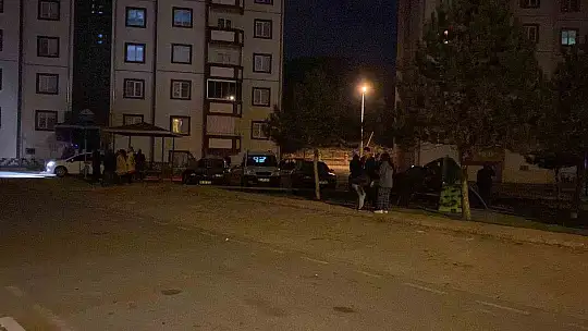 Deprem sonrası vatandaş kendini sokağa attı