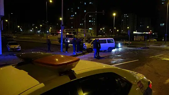 Kayseri'de cip ile ticari araç çarpıştı: 7 kişi...