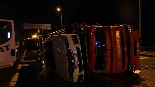 Feci kaza: Yanan tırın sürücüsünü polis kurtardı