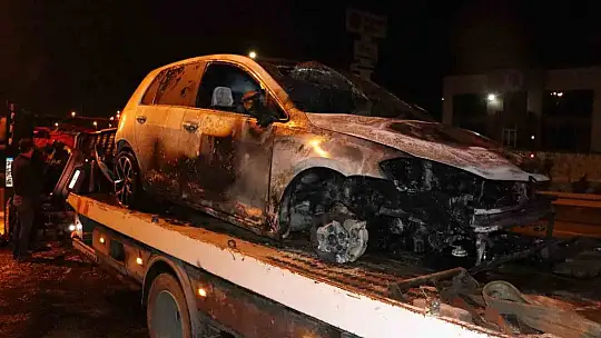Feci kaza: Yanan tırın sürücüsünü polis kurtardı