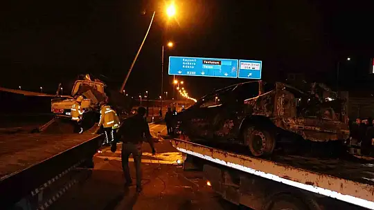 Feci kaza: Yanan tırın sürücüsünü polis kurtardı