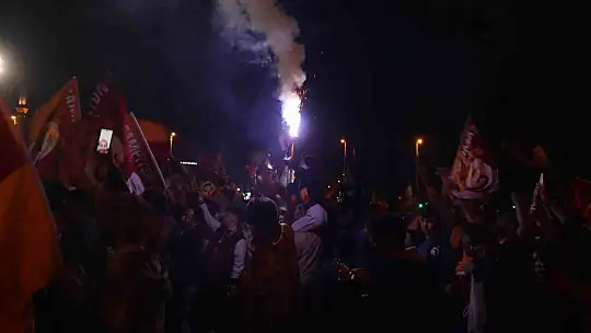 Kayseri'de binlerce kişi sokağa çıktı