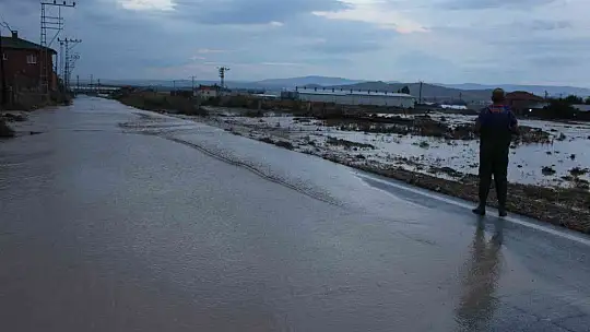 Aşırı yağmur sonucu 2 vatandaş mahsur kaldı