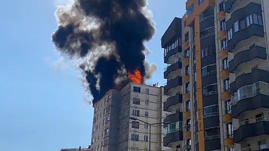 Binadaki yangında mahsur kalanlar kurtarıldı