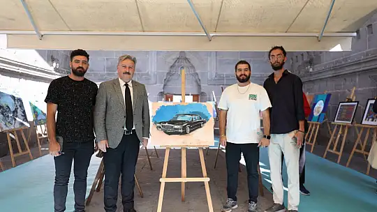 Başkan sergi açılışına katıldı!