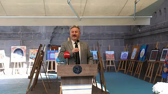 Başkan sergi açılışına katıldı!