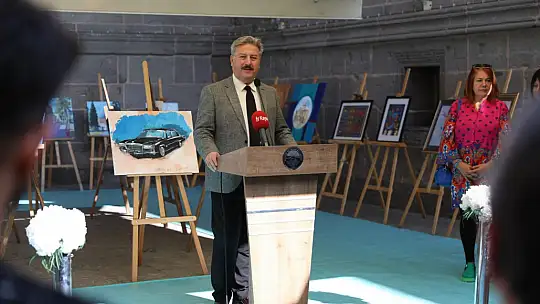 Başkan sergi açılışına katıldı!