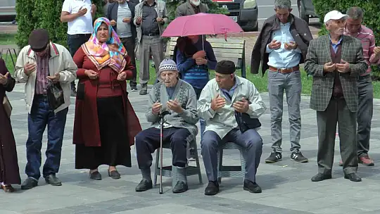 Kayserili hacı adayları uğurlandı