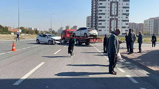 Kazada savrulan otomobil çocuklara çarptı!