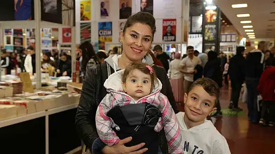 Kitap fuarına çocuklardan yoğun ilgi