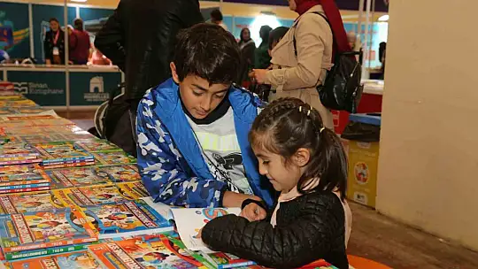 Kitap fuarına çocuklardan yoğun ilgi