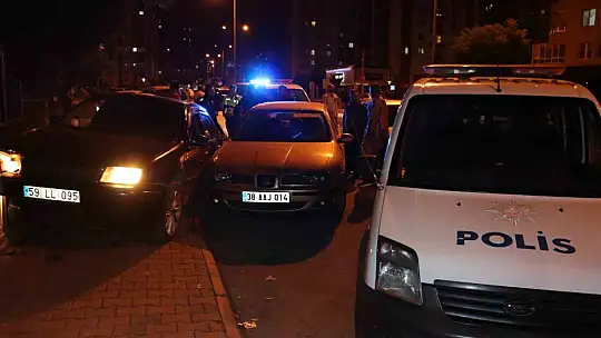 Kayseri'de sokak ortasında kadına şiddet: Silahla saldırdı!