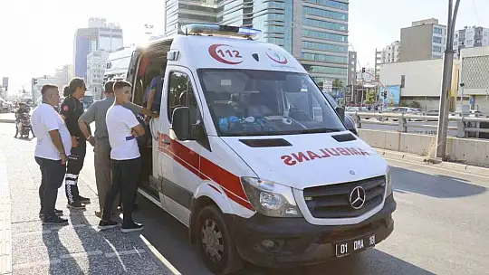 Köprüye çıkıp kendini jiletleyen şahsı polis etkisiz hale getirdi