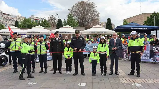 Vali Gökmen Çiçek Trafik Haftası Etkinliklerine katıldı...