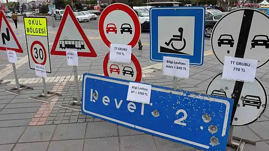 Vali Gökmen Çiçek Trafik Haftası Etkinliklerine katıldı...