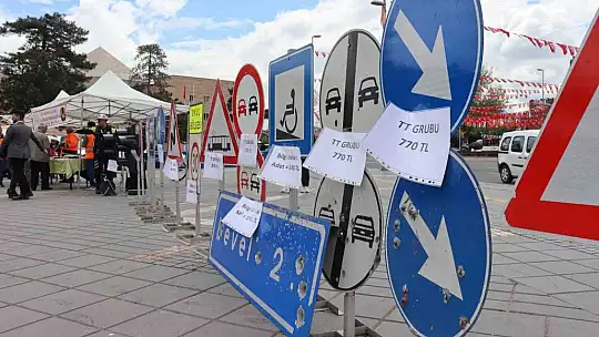 Vali Gökmen Çiçek Trafik Haftası Etkinliklerine katıldı...