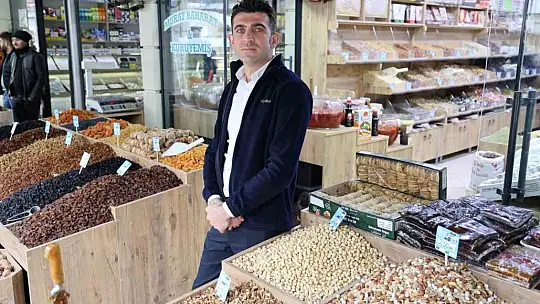 Kuruyemiş hırsızları kameralara yakalandı