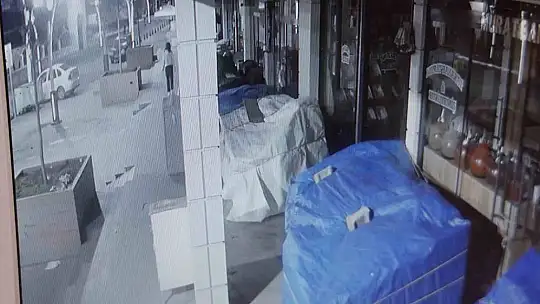 Kuruyemiş hırsızları kameralara yakalandı