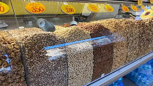 Kuruyemişçilerde 'yılbaşı' yoğunluğu