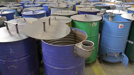 Deprem bölgesine soba yapıyorlar