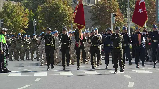 Asker selamlı karşılama
