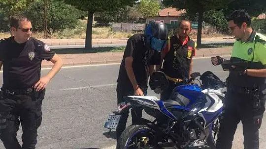 Motosiklet ve otomobiller denetlendi