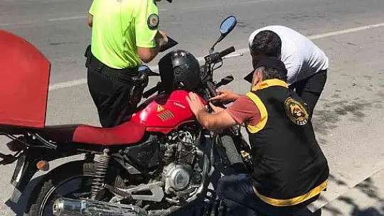 Motosiklet ve otomobiller denetlendi