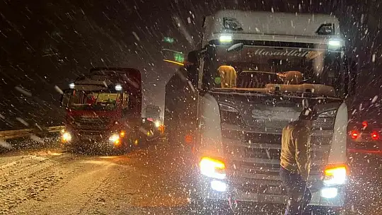 Kar yağışı ulaşımı olumsuz etkiledi