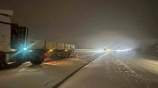 Kar yağışı ulaşımı olumsuz etkiledi
