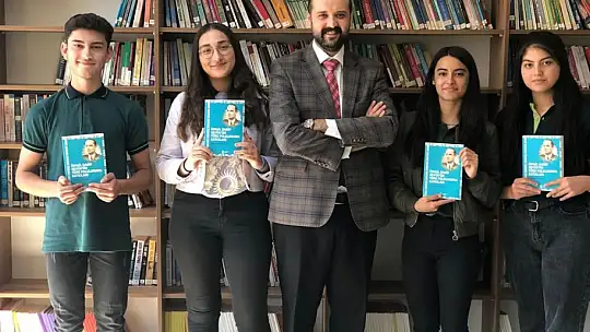 Eseri dünyanın en iyi 10 üniversitesinin kütüphanelerinde