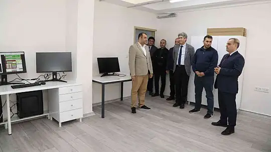 Rektör Altun, projeler hakkında bilgiler aldı