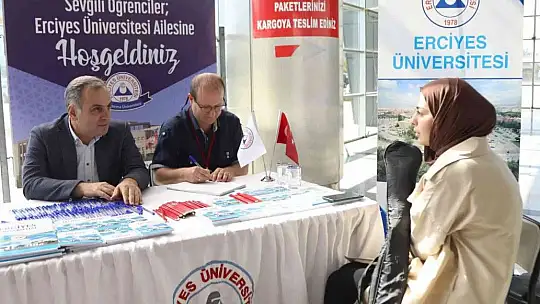 Rektör Altun, ERÜ'nün Yeni Öğrencilerini Karşıladı