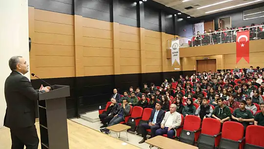 Rektör mezun olduğu liseye gitti...