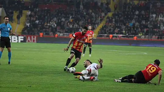 Spor Toto Süper Lig: Kayserispor: 2 - Galatasaray: 1 (Maç sonucu)