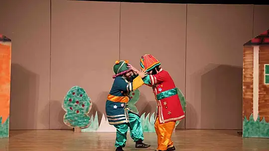 Talas'ta Hacivat-Karagöz sahne aldı...