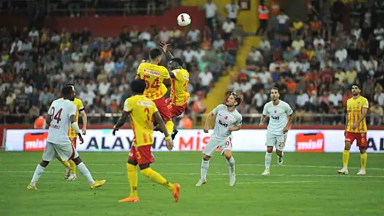 Trendyol Süper Lig: Kayserispor: 0 - Galatasaray: 0 (İlk Yarı)