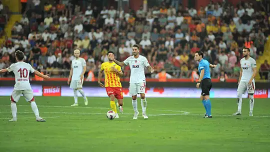 Trendyol Süper Lig: Kayserispor: 0 - Galatasaray: 0 (İlk Yarı)
