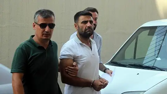 Ünlü sanatçı Metin Işık ve oğlu hakim karşısında