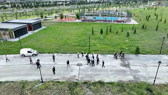 Vali ve Başkan'dan bahçede inceleme...