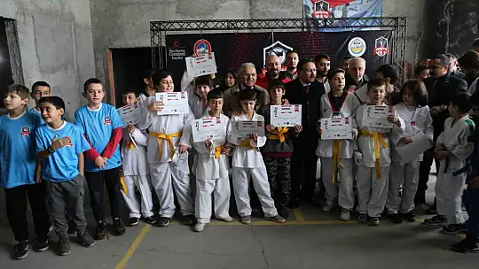 Vali Çiçek ve Başkan Büyükkılıç, ERVA Marifet Spor Kulübü açılış törenine katıldı
