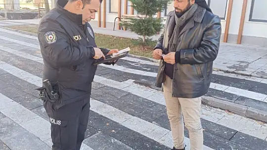 Afganistan uyruklu şahsı para karşılığı Kayseri'ye getirmiş...