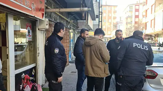 Afganistan uyruklu şahsı para karşılığı Kayseri'ye getirmiş...