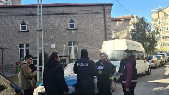 Afganistan uyruklu şahsı para karşılığı Kayseri'ye getirmiş...
