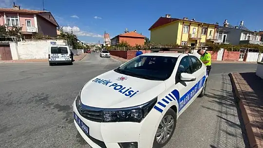 Yakalanacaklarını anladılar, aracı bırakıp kaçtılar