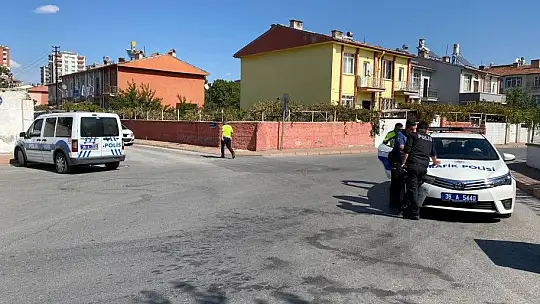 Yakalanacaklarını anladılar, aracı bırakıp kaçtılar