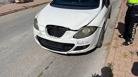 Yakalanacaklarını anladılar, aracı bırakıp kaçtılar