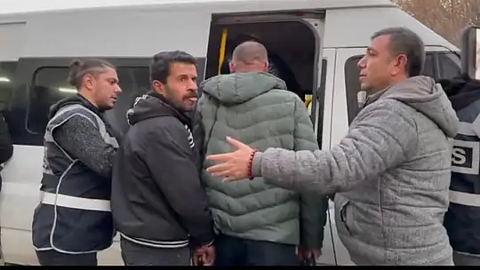 Biri isim taktı, diğeri tükürdü!