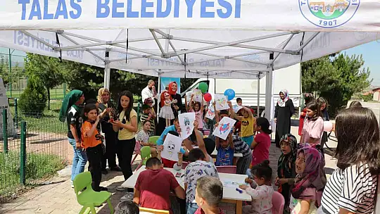 Yaz geldi, gezici kütüphane Talas'ta yollara düştü!
