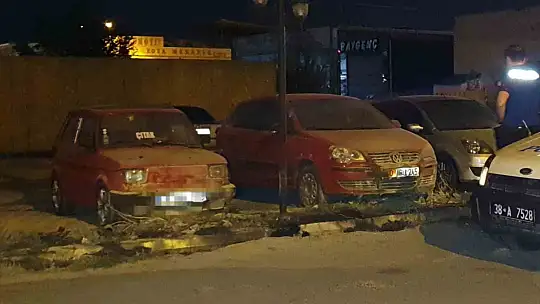 Park halindeki araçlar zarar gördü