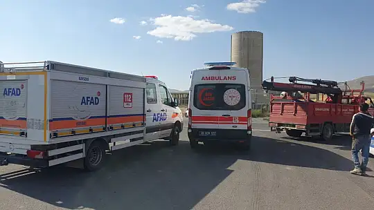 Yolcu minibüsü ile kamyon çarpıştı: 12 yaralı